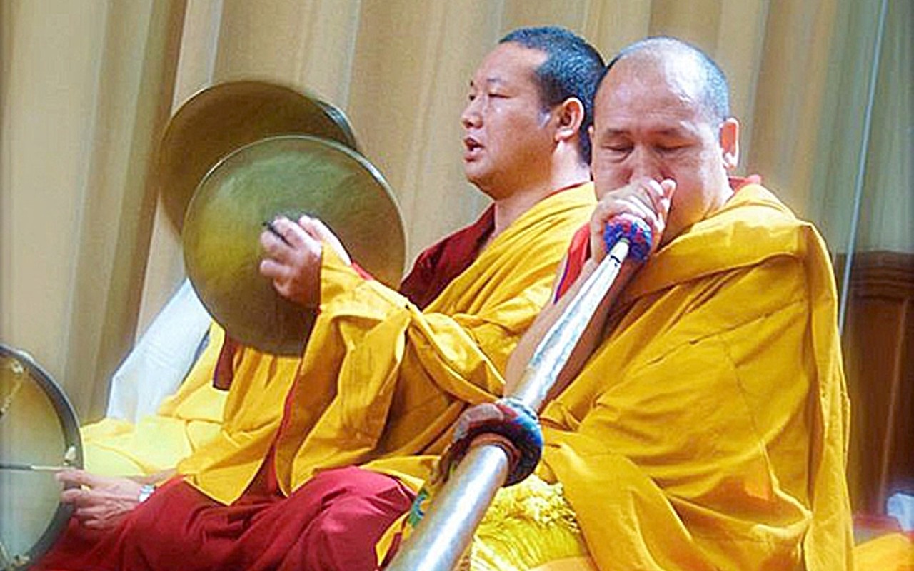 Santa Maria welcomes Tibetan monks